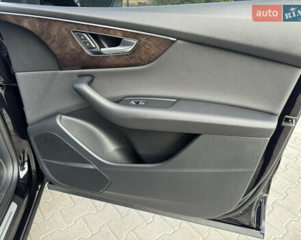 Черный Ауди Q8, объемом двигателя 3 л и пробегом 137 тыс. км за 57700 $, фото 44 на Automoto.ua