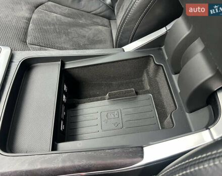 Черный Ауди Q8, объемом двигателя 3 л и пробегом 92 тыс. км за 63900 $, фото 100 на Automoto.ua