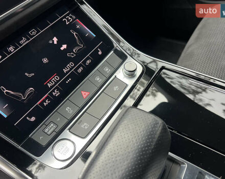 Черный Ауди Q8, объемом двигателя 3 л и пробегом 92 тыс. км за 63900 $, фото 95 на Automoto.ua