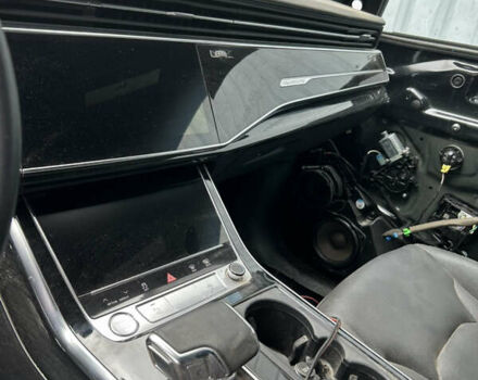 Черный Ауди Q8, объемом двигателя 3 л и пробегом 61 тыс. км за 28700 $, фото 7 на Automoto.ua