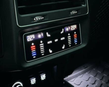 Чорний Ауді Q8, об'ємом двигуна 3 л та пробігом 35 тис. км за 65000 $, фото 14 на Automoto.ua