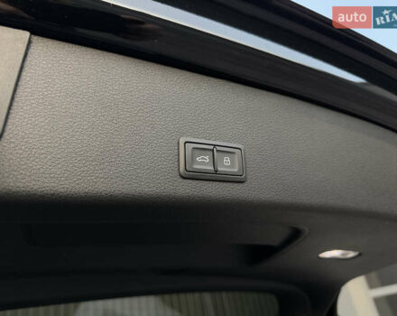 Черный Ауди Q8, объемом двигателя 0 л и пробегом 27 тыс. км за 54000 $, фото 38 на Automoto.ua