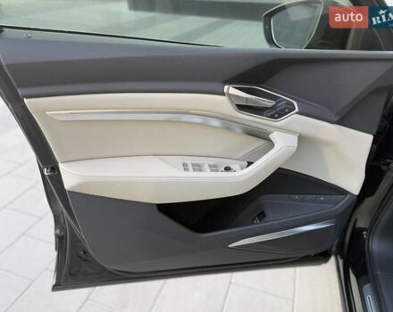 Чорний Ауді Q8, об'ємом двигуна 0 л та пробігом 29 тис. км за 52500 $, фото 24 на Automoto.ua