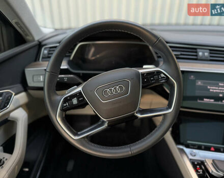 Черный Ауди Q8, объемом двигателя 0 л и пробегом 27 тыс. км за 54000 $, фото 19 на Automoto.ua