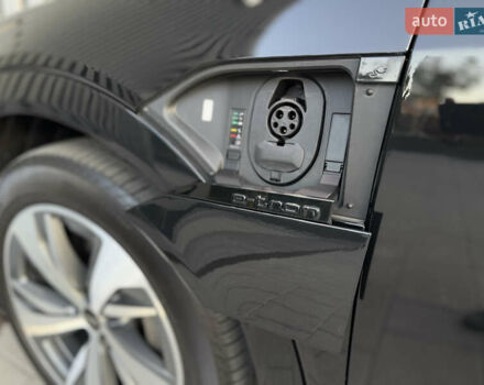 Черный Ауди Q8, объемом двигателя 0 л и пробегом 27 тыс. км за 54000 $, фото 14 на Automoto.ua