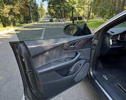 Сірий Ауді Q8, об'ємом двигуна 3 л та пробігом 72 тис. км за 53999 $, фото 31 на Automoto.ua