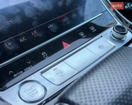 Серый Ауди Q8, объемом двигателя 2.97 л и пробегом 255 тыс. км за 46990 $, фото 26 на Automoto.ua