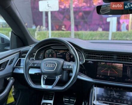 Серый Ауди Q8, объемом двигателя 2.97 л и пробегом 255 тыс. км за 46990 $, фото 10 на Automoto.ua