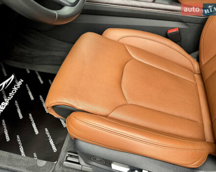 Серый Ауди Q8, объемом двигателя 3 л и пробегом 97 тыс. км за 51900 $, фото 37 на Automoto.ua