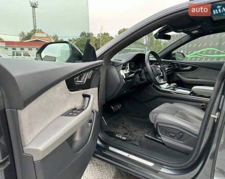 Серый Ауди Q8, объемом двигателя 3 л и пробегом 179 тыс. км за 51000 $, фото 5 на Automoto.ua