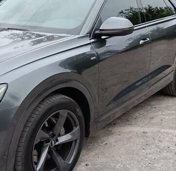 Серый Ауди Q8, объемом двигателя 2.97 л и пробегом 319 тыс. км за 46000 $, фото 31 на Automoto.ua