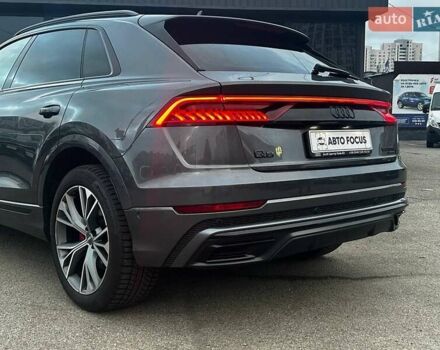 Серый Ауди Q8, объемом двигателя 3 л и пробегом 220 тыс. км за 53990 $, фото 6 на Automoto.ua