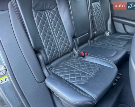 Серый Ауди Q8, объемом двигателя 2.97 л и пробегом 255 тыс. км за 46990 $, фото 18 на Automoto.ua