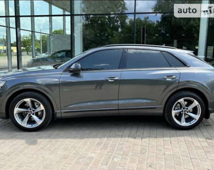Серый Ауди Q8, объемом двигателя 3 л и пробегом 57 тыс. км за 68000 $, фото 4 на Automoto.ua