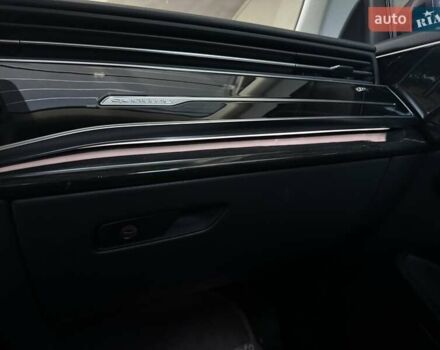 Серый Ауди Q8, объемом двигателя 3 л и пробегом 194 тыс. км за 45900 $, фото 75 на Automoto.ua