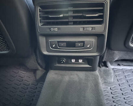 Серый Ауди Q8, объемом двигателя 3 л и пробегом 77 тыс. км за 48900 $, фото 26 на Automoto.ua