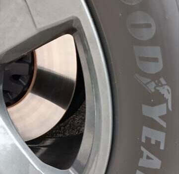 Серый Ауди Q8, объемом двигателя 2.97 л и пробегом 319 тыс. км за 46000 $, фото 1 на Automoto.ua