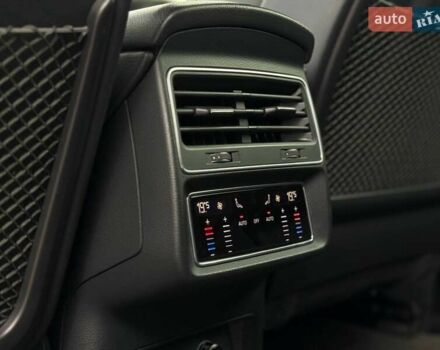 Серый Ауди Q8, объемом двигателя 3 л и пробегом 153 тыс. км за 42900 $, фото 31 на Automoto.ua