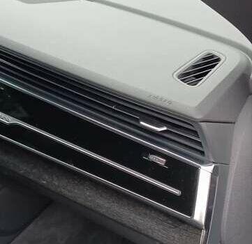 Серый Ауди Q8, объемом двигателя 2.97 л и пробегом 319 тыс. км за 46000 $, фото 19 на Automoto.ua