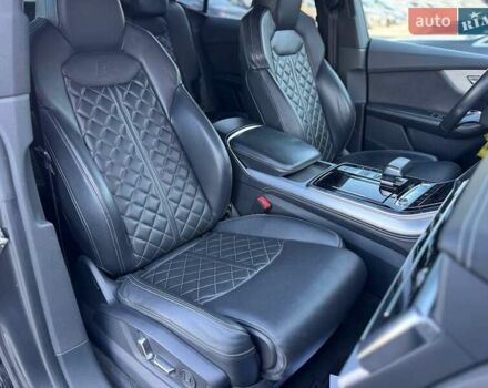 Серый Ауди Q8, объемом двигателя 2.97 л и пробегом 255 тыс. км за 46990 $, фото 19 на Automoto.ua