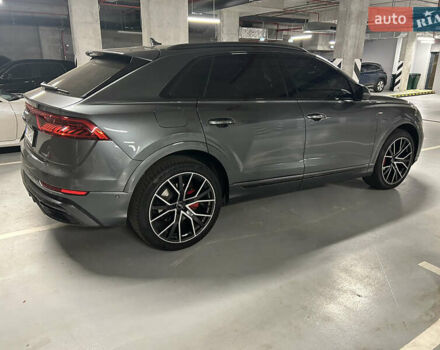 Сірий Ауді Q8, об'ємом двигуна 3 л та пробігом 160 тис. км за 52000 $, фото 4 на Automoto.ua