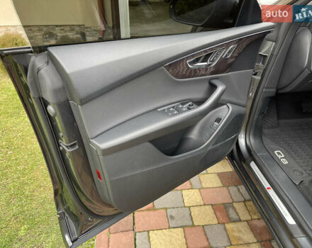 Сірий Ауді Q8, об'ємом двигуна 3 л та пробігом 139 тис. км за 44000 $, фото 21 на Automoto.ua