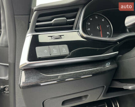 Сірий Ауді Q8, об'ємом двигуна 3 л та пробігом 85 тис. км за 55900 $, фото 19 на Automoto.ua