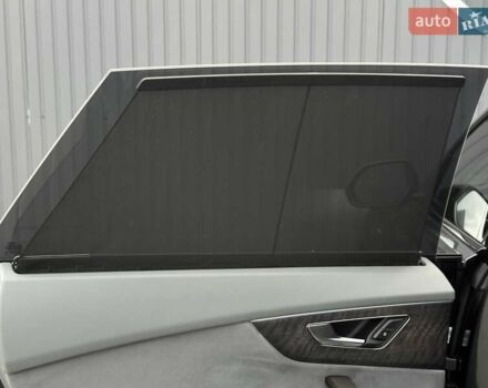 Серый Ауди Q8, объемом двигателя 3 л и пробегом 122 тыс. км за 56500 $, фото 26 на Automoto.ua
