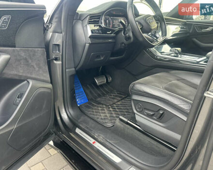 Сірий Ауді Q8, об'ємом двигуна 2.97 л та пробігом 130 тис. км за 65000 $, фото 10 на Automoto.ua