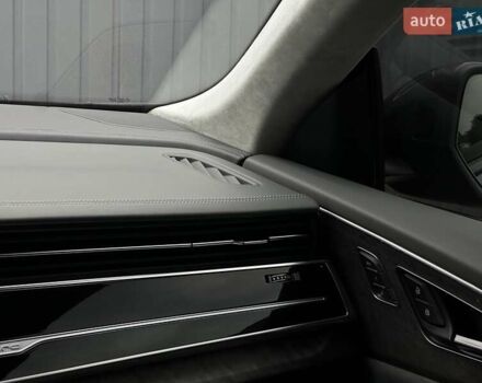 Серый Ауди Q8, объемом двигателя 3 л и пробегом 122 тыс. км за 56500 $, фото 33 на Automoto.ua