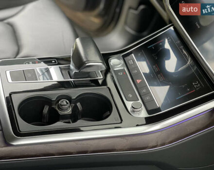 Сірий Ауді Q8, об'ємом двигуна 3 л та пробігом 139 тис. км за 44000 $, фото 28 на Automoto.ua