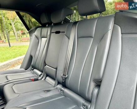 Серый Ауди Q8, объемом двигателя 3 л и пробегом 125 тыс. км за 48999 $, фото 98 на Automoto.ua