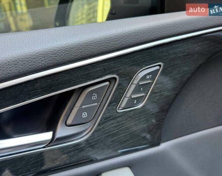 Серый Ауди Q8, объемом двигателя 3 л и пробегом 150 тыс. км за 40900 $, фото 17 на Automoto.ua