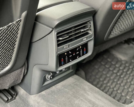 Сірий Ауді Q8, об'ємом двигуна 3 л та пробігом 139 тис. км за 44000 $, фото 23 на Automoto.ua