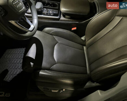 Сірий Ауді Q8, об'ємом двигуна 3 л та пробігом 160 тис. км за 52000 $, фото 10 на Automoto.ua