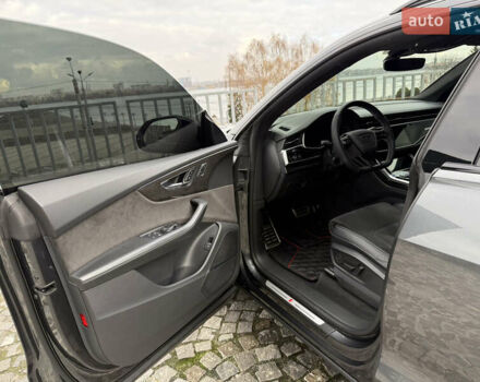 Серый Ауди Q8, объемом двигателя 2.97 л и пробегом 74 тыс. км за 72999 $, фото 12 на Automoto.ua