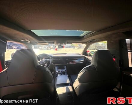 Сірий Ауді Q8, об'ємом двигуна 4 л та пробігом 42 тис. км за 77000 $, фото 3 на Automoto.ua