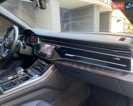 Серый Ауди Q8, объемом двигателя 3 л и пробегом 61 тыс. км за 63000 $, фото 99 на Automoto.ua