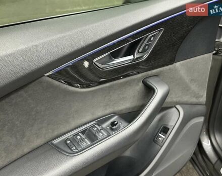 Серый Ауди Q8, объемом двигателя 2.97 л и пробегом 99 тыс. км за 72000 $, фото 16 на Automoto.ua