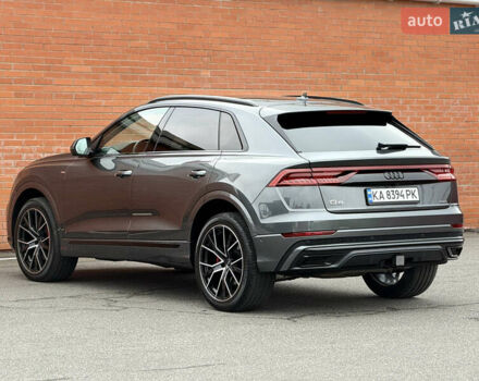 Сірий Ауді Q8, об'ємом двигуна 3 л та пробігом 11 тис. км за 60900 $, фото 3 на Automoto.ua