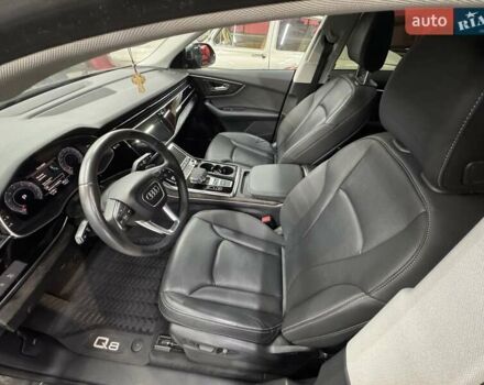 Серый Ауди Q8, объемом двигателя 3 л и пробегом 61 тыс. км за 56000 $, фото 6 на Automoto.ua