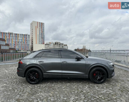 Серый Ауди Q8, объемом двигателя 2.97 л и пробегом 74 тыс. км за 72999 $, фото 4 на Automoto.ua