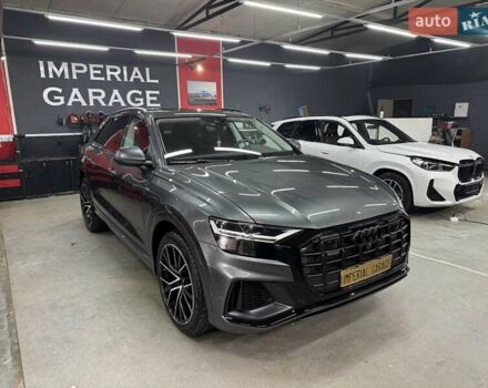 Серый Ауди Q8, объемом двигателя 3 л и пробегом 61 тыс. км за 56000 $, фото 2 на Automoto.ua