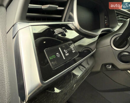 Серый Ауди Q8, объемом двигателя 2.97 л и пробегом 74 тыс. км за 72999 $, фото 17 на Automoto.ua