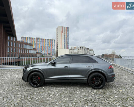 Серый Ауди Q8, объемом двигателя 2.97 л и пробегом 74 тыс. км за 72999 $, фото 3 на Automoto.ua
