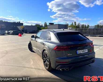 Сірий Ауді Q8, об'ємом двигуна 4 л та пробігом 42 тис. км за 77000 $, фото 2 на Automoto.ua