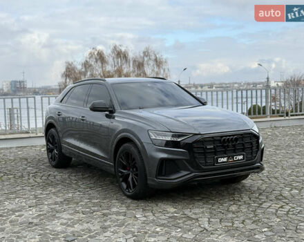 Серый Ауди Q8, объемом двигателя 2.97 л и пробегом 74 тыс. км за 72999 $, фото 2 на Automoto.ua