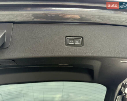 Серый Ауди Q8, объемом двигателя 2.97 л и пробегом 74 тыс. км за 72999 $, фото 20 на Automoto.ua