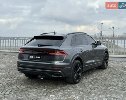 Серый Ауди Q8, объемом двигателя 2.97 л и пробегом 74 тыс. км за 72999 $, фото 6 на Automoto.ua