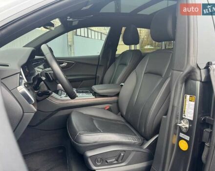 Серый Ауди Q8, объемом двигателя 3 л и пробегом 65 тыс. км за 51990 $, фото 8 на Automoto.ua
